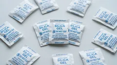 Nie wyrzucaj tych małych woreczków z nowych butów: 6 nieoczekiwanych sposobów na ich wykorzystanie